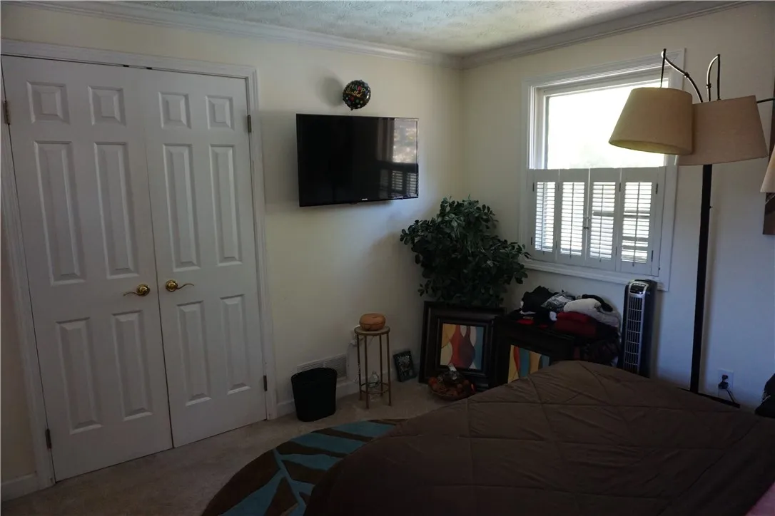 237 Creighton Lane, Greece, New York 14612, Greece, New York 14612, 3 Bedrooms Bedrooms, 7 Rooms Rooms,2 BathroomsBathrooms,Residential,For Sale,237 Creighton Lane, Greece, New York 14612,0,R1642596