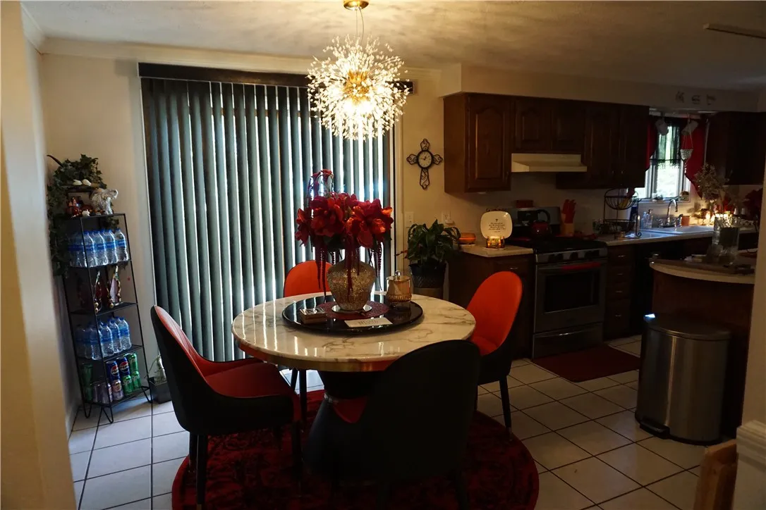 237 Creighton Lane, Greece, New York 14612, Greece, New York 14612, 3 Bedrooms Bedrooms, 7 Rooms Rooms,2 BathroomsBathrooms,Residential,For Sale,237 Creighton Lane, Greece, New York 14612,0,R1642596