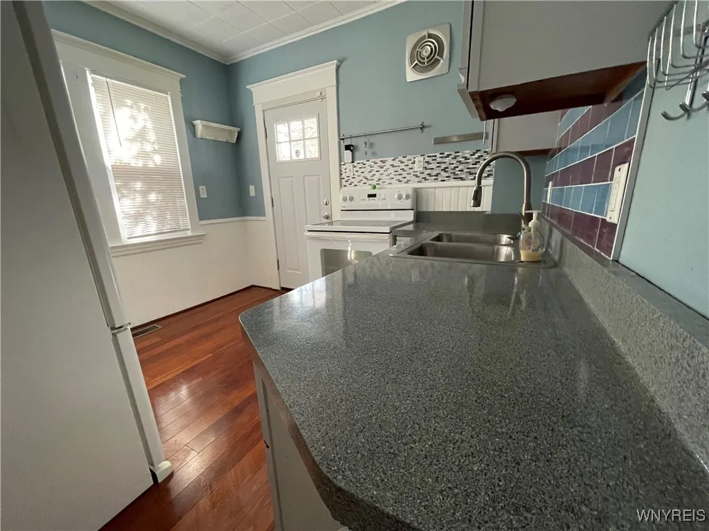 24 Utica Street, Lockport City, New York 14094, Lockport City, New York 14094, 3 Bedrooms Bedrooms, 7 Rooms Rooms,1 BathroomBathrooms,Residential,For Sale,24 Utica Street, Lockport City, New York 14094,0,B1645782