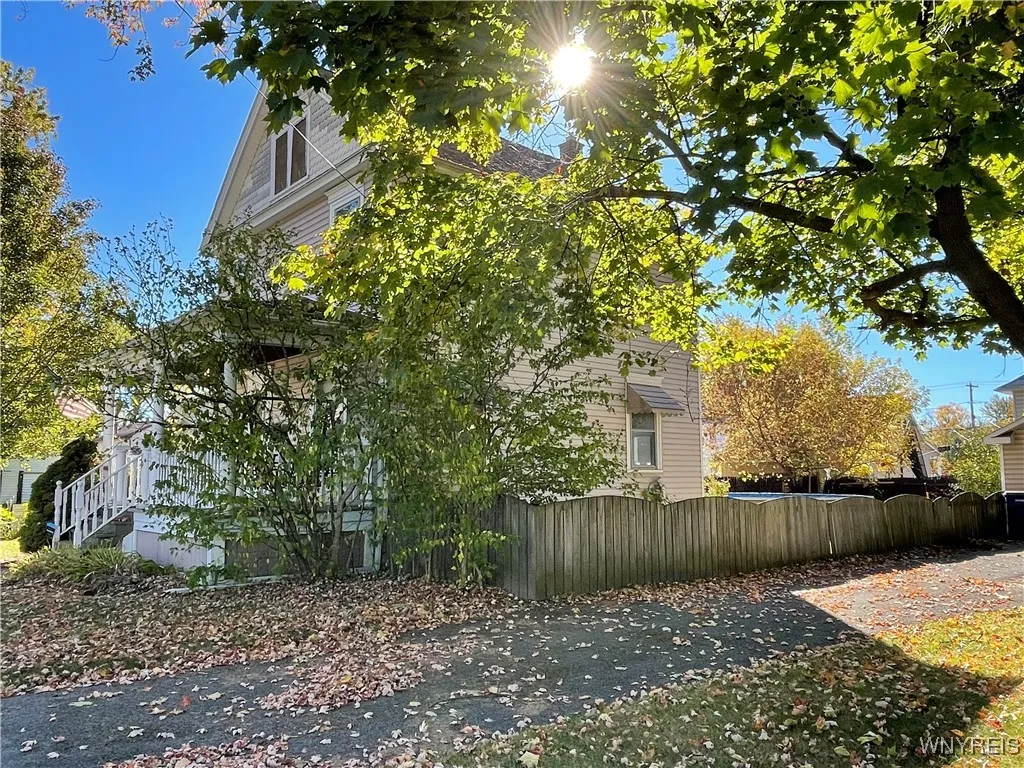 24 Utica Street, Lockport City, New York 14094, Lockport City, New York 14094, 3 Bedrooms Bedrooms, 7 Rooms Rooms,1 BathroomBathrooms,Residential,For Sale,24 Utica Street, Lockport City, New York 14094,0,B1645782