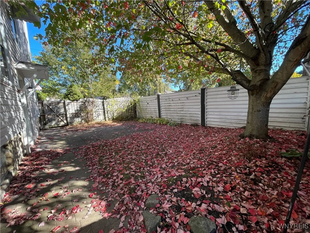 24 Utica Street, Lockport City, New York 14094, Lockport City, New York 14094, 3 Bedrooms Bedrooms, 7 Rooms Rooms,1 BathroomBathrooms,Residential,For Sale,24 Utica Street, Lockport City, New York 14094,0,B1645782
