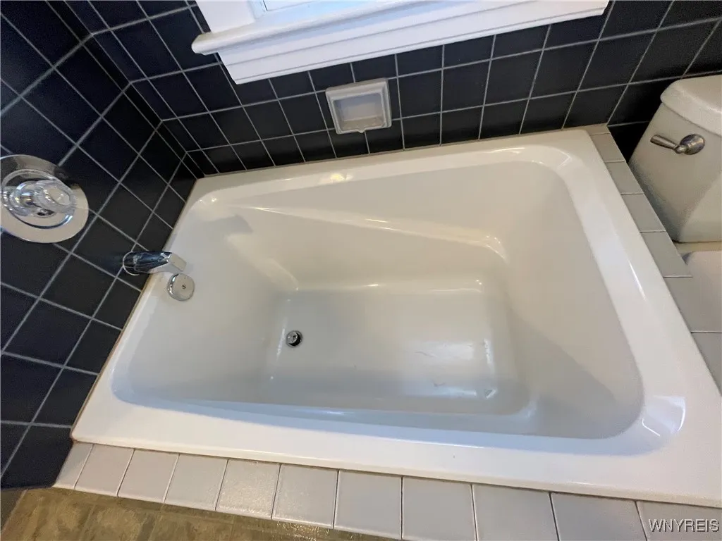 24 Utica Street, Lockport City, New York 14094, Lockport City, New York 14094, 3 Bedrooms Bedrooms, 7 Rooms Rooms,1 BathroomBathrooms,Residential,For Sale,24 Utica Street, Lockport City, New York 14094,0,B1645782