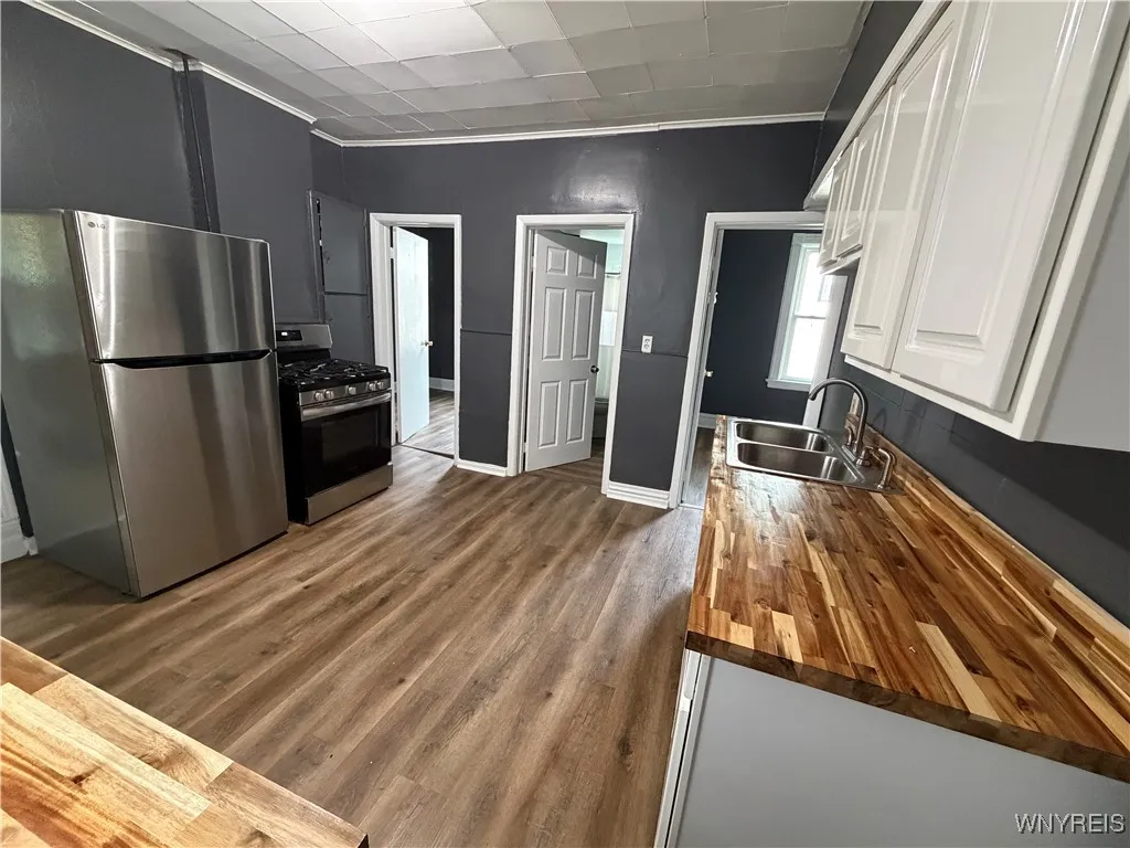 21 Abbottsford Place Lower, Buffalo, New York 1421, Buffalo, New York 14213, 3 Bedrooms Bedrooms, 7 Rooms Rooms,1 BathroomBathrooms,Residential Lease,Closed,21 Abbottsford Place Lower, Buffalo, New York 1421,0,B1645598