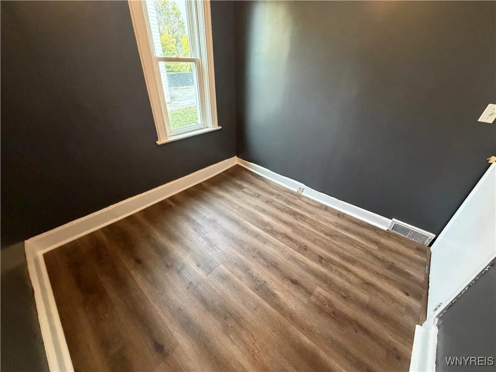 21 Abbottsford Place Lower, Buffalo, New York 1421, Buffalo, New York 14213, 3 Bedrooms Bedrooms, 7 Rooms Rooms,1 BathroomBathrooms,Residential Lease,Closed,21 Abbottsford Place Lower, Buffalo, New York 1421,0,B1645598