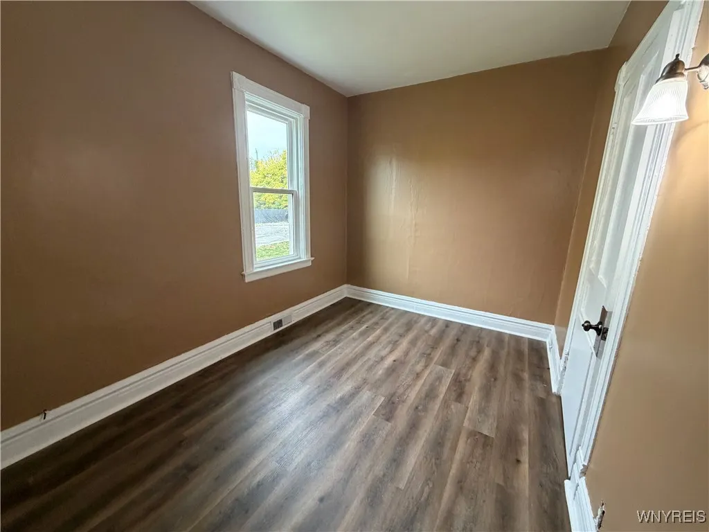 21 Abbottsford Place Lower, Buffalo, New York 1421, Buffalo, New York 14213, 3 Bedrooms Bedrooms, 7 Rooms Rooms,1 BathroomBathrooms,Residential Lease,Closed,21 Abbottsford Place Lower, Buffalo, New York 1421,0,B1645598