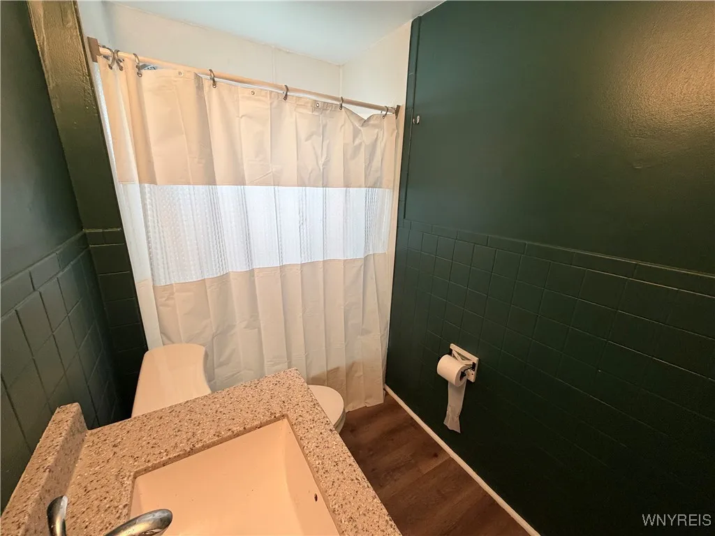 21 Abbottsford Place Lower, Buffalo, New York 1421, Buffalo, New York 14213, 3 Bedrooms Bedrooms, 7 Rooms Rooms,1 BathroomBathrooms,Residential Lease,Closed,21 Abbottsford Place Lower, Buffalo, New York 1421,0,B1645598