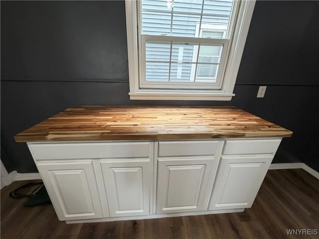 21 Abbottsford Place Lower, Buffalo, New York 1421, Buffalo, New York 14213, 3 Bedrooms Bedrooms, 7 Rooms Rooms,1 BathroomBathrooms,Residential Lease,Closed,21 Abbottsford Place Lower, Buffalo, New York 1421,0,B1645598