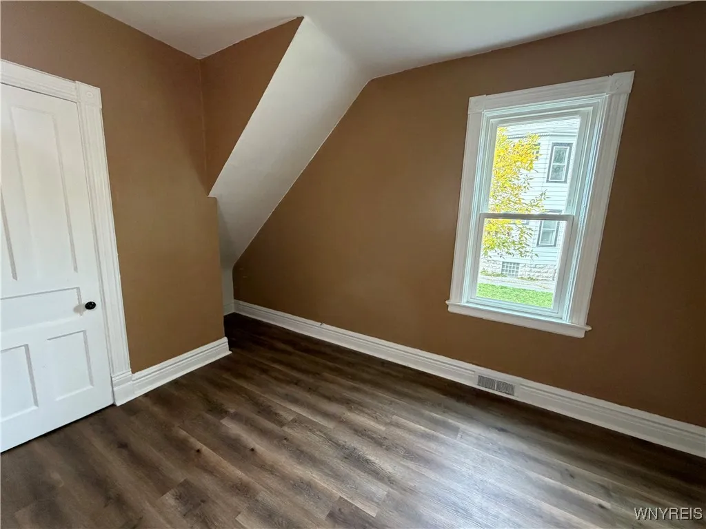 21 Abbottsford Place Lower, Buffalo, New York 1421, Buffalo, New York 14213, 3 Bedrooms Bedrooms, 7 Rooms Rooms,1 BathroomBathrooms,Residential Lease,Closed,21 Abbottsford Place Lower, Buffalo, New York 1421,0,B1645598