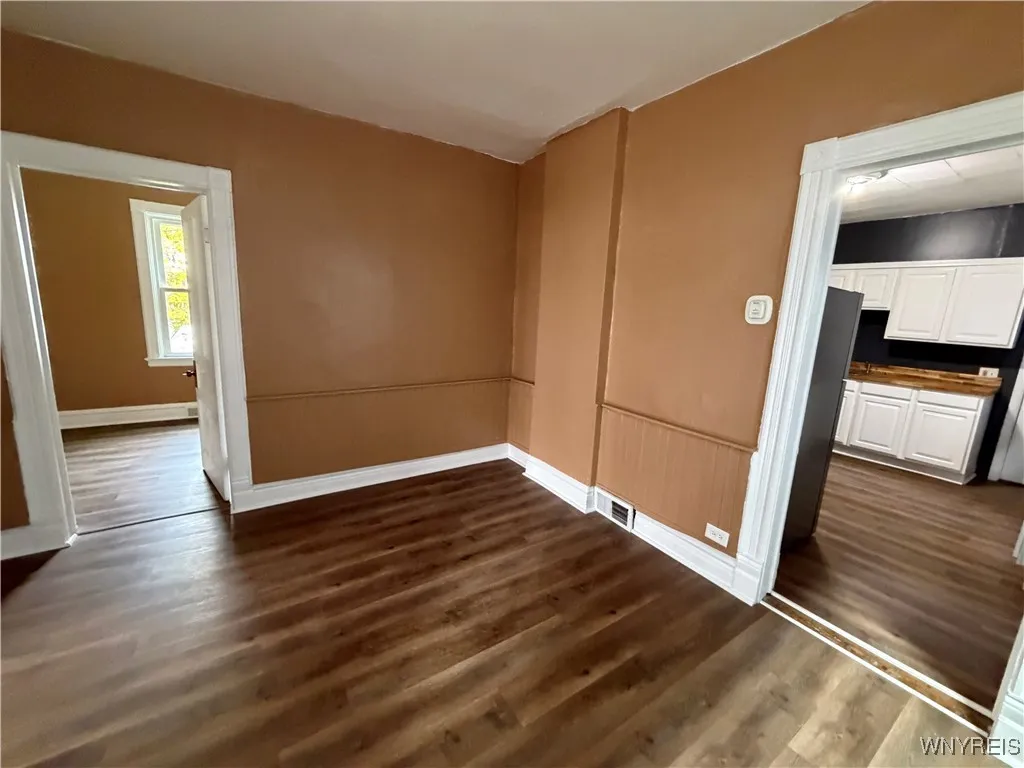 21 Abbottsford Place Lower, Buffalo, New York 1421, Buffalo, New York 14213, 3 Bedrooms Bedrooms, 7 Rooms Rooms,1 BathroomBathrooms,Residential Lease,Closed,21 Abbottsford Place Lower, Buffalo, New York 1421,0,B1645598