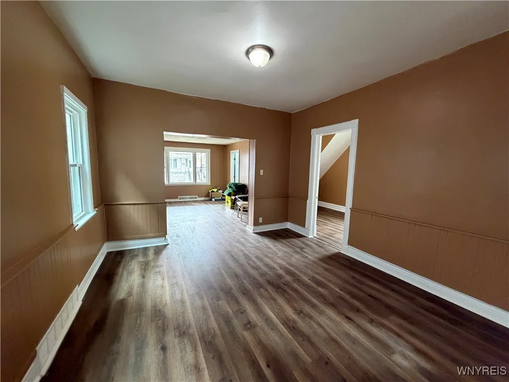 21 Abbottsford Place Lower, Buffalo, New York 1421, Buffalo, New York 14213, 3 Bedrooms Bedrooms, 7 Rooms Rooms,1 BathroomBathrooms,Residential Lease,Closed,21 Abbottsford Place Lower, Buffalo, New York 1421,0,B1645598