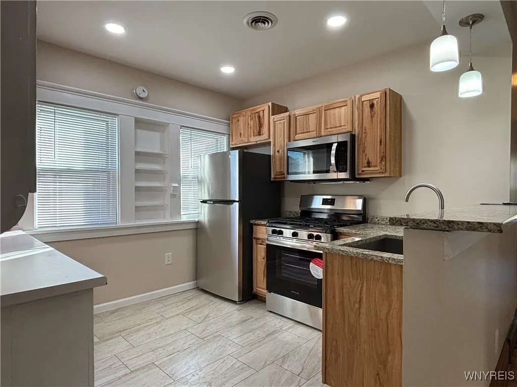 430 Colvin Avenue 2, Buffalo, New York 14216, Buffalo, New York 14216, 3 Bedrooms Bedrooms, 7 Rooms Rooms,1 BathroomBathrooms,Residential Lease,For Rent,430 Colvin Avenue 2, Buffalo, New York 14216,0,B1645804