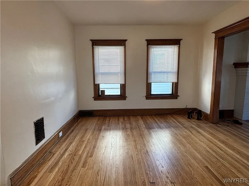 430 Colvin Avenue 2, Buffalo, New York 14216, Buffalo, New York 14216, 3 Bedrooms Bedrooms, 7 Rooms Rooms,1 BathroomBathrooms,Residential Lease,For Rent,430 Colvin Avenue 2, Buffalo, New York 14216,0,B1645804