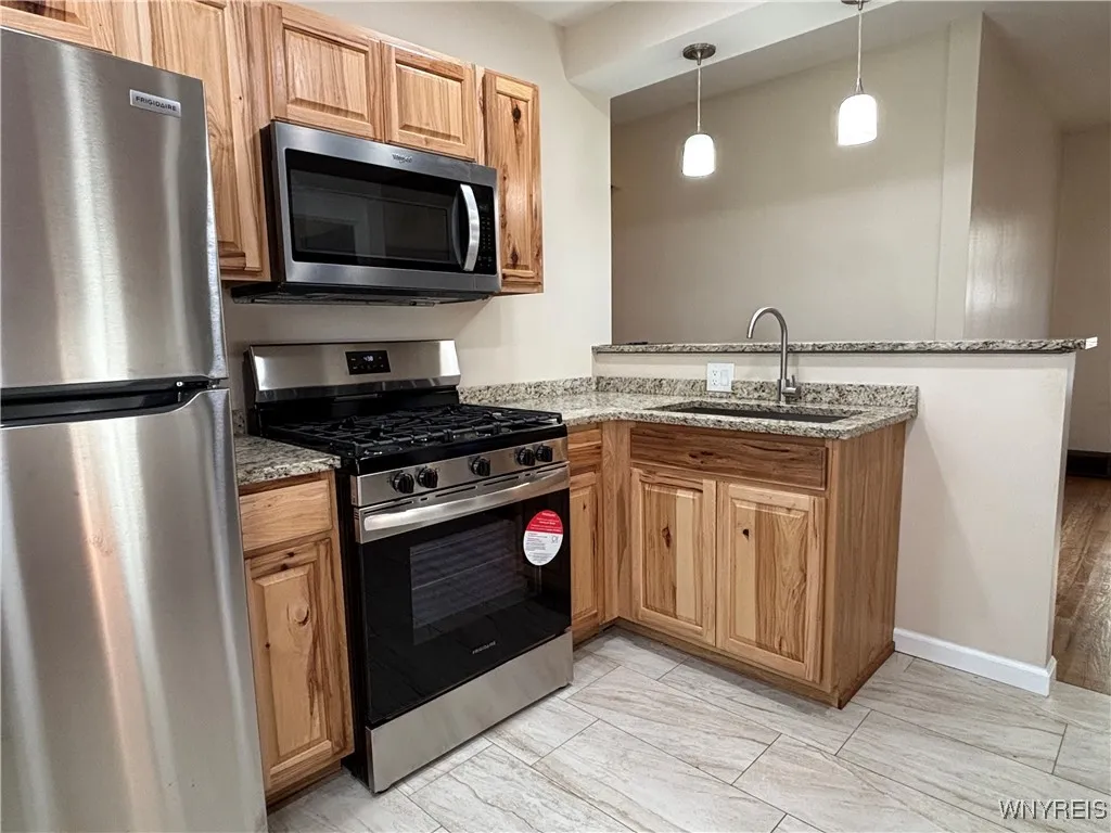 430 Colvin Avenue 2, Buffalo, New York 14216, Buffalo, New York 14216, 3 Bedrooms Bedrooms, 7 Rooms Rooms,1 BathroomBathrooms,Residential Lease,For Rent,430 Colvin Avenue 2, Buffalo, New York 14216,0,B1645804