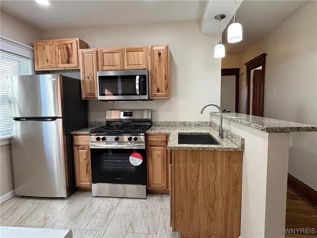 430 Colvin Avenue 2, Buffalo, New York 14216, Buffalo, New York 14216, 3 Bedrooms Bedrooms, 7 Rooms Rooms,1 BathroomBathrooms,Residential Lease,For Rent,430 Colvin Avenue 2, Buffalo, New York 14216,0,B1645804