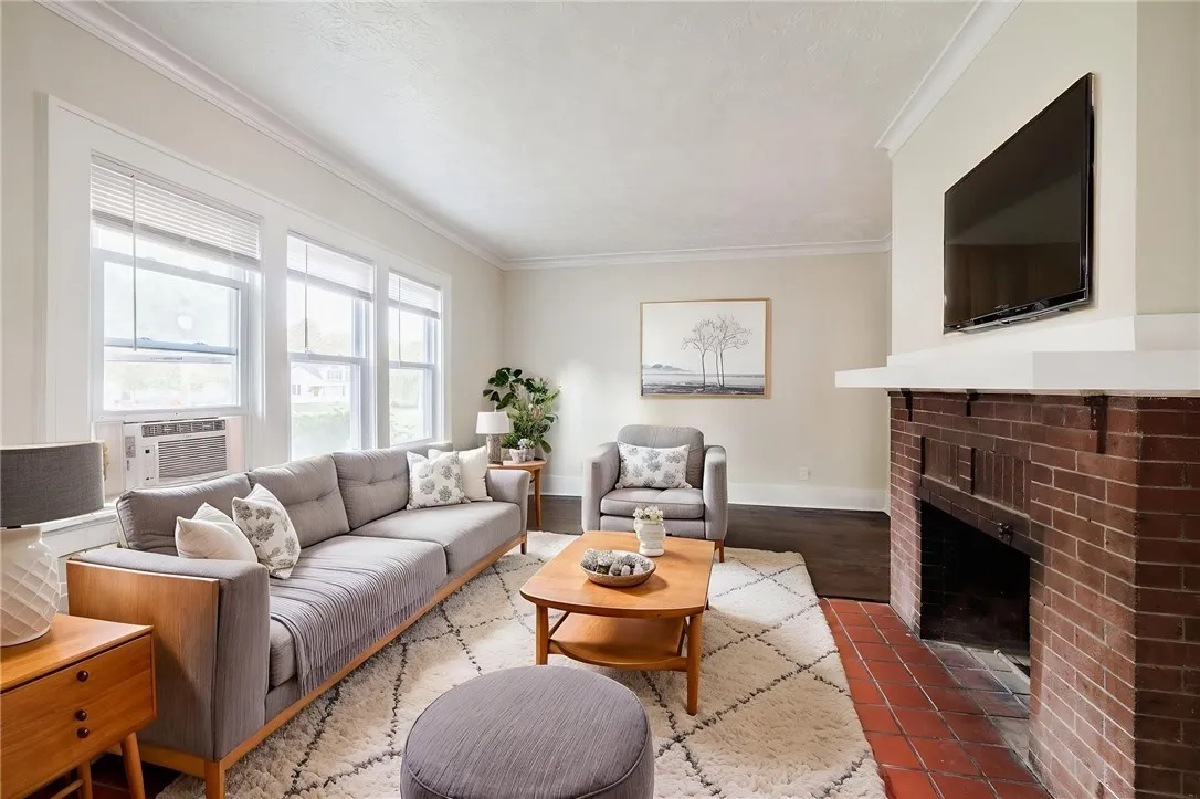 44 Beach Terrace, Irondequoit, New York 14617, Irondequoit, New York 14617, 6 Bedrooms Bedrooms, 7 Rooms Rooms,2 BathroomsBathrooms,Residential,For Sale,44 Beach Terrace, Irondequoit, New York 14617,0,R1645816