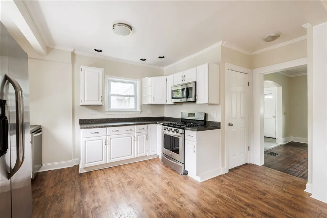 44 Beach Terrace, Irondequoit, New York 14617, Irondequoit, New York 14617, 6 Bedrooms Bedrooms, 7 Rooms Rooms,2 BathroomsBathrooms,Residential,For Sale,44 Beach Terrace, Irondequoit, New York 14617,0,R1645816