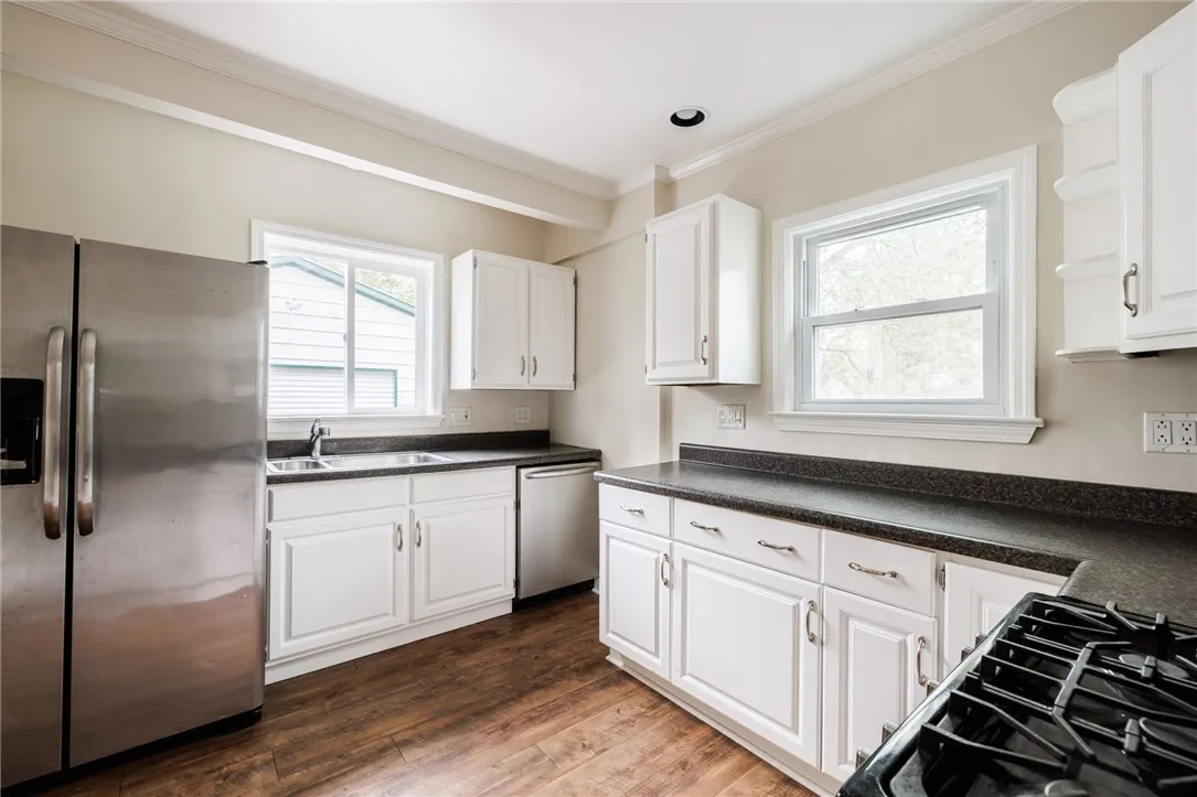 44 Beach Terrace, Irondequoit, New York 14617, Irondequoit, New York 14617, 6 Bedrooms Bedrooms, 7 Rooms Rooms,2 BathroomsBathrooms,Residential,For Sale,44 Beach Terrace, Irondequoit, New York 14617,0,R1645816