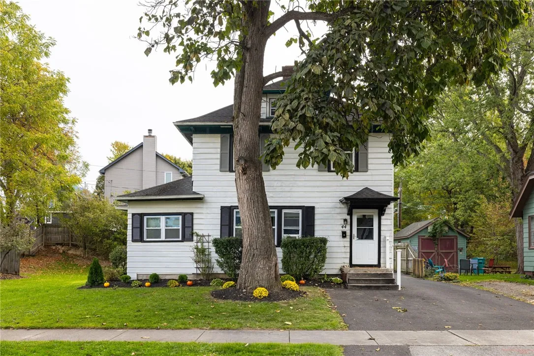 44 Beach Terrace, Irondequoit, New York 14617, Irondequoit, New York 14617, 6 Bedrooms Bedrooms, 7 Rooms Rooms,2 BathroomsBathrooms,Residential,For Sale,44 Beach Terrace, Irondequoit, New York 14617,0,R1645816