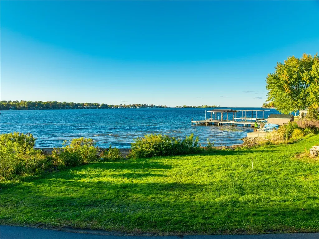 WATERFRONT ACCESS ON LITTLE SODUS BAY & LAKE ONTARIO.