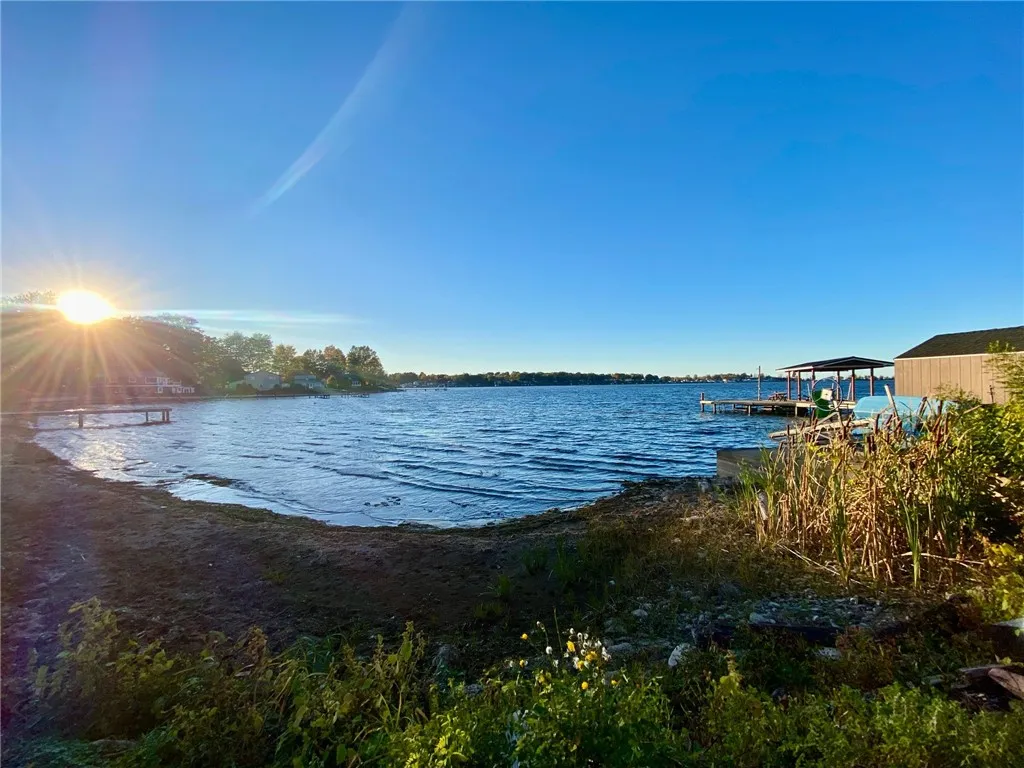WATERFRONT ACCESS ON LITTLE SODUS BAY & LAKE ONTARIO.