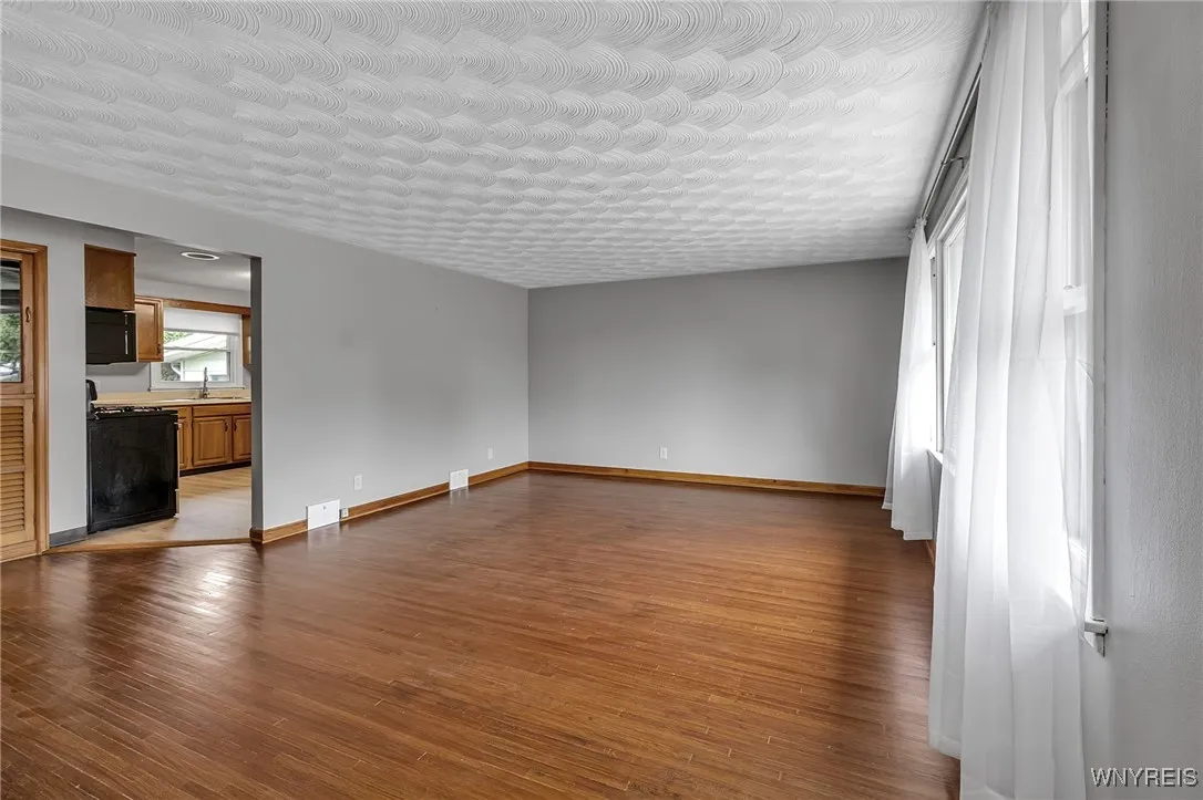 214 Heritage Road, Tonawanda, New York 14150, Tonawanda, New York 14150, 3 Bedrooms Bedrooms, 9 Rooms Rooms,2 BathroomsBathrooms,Residential,For Sale,214 Heritage Road, Tonawanda, New York 14150,0,B1645817