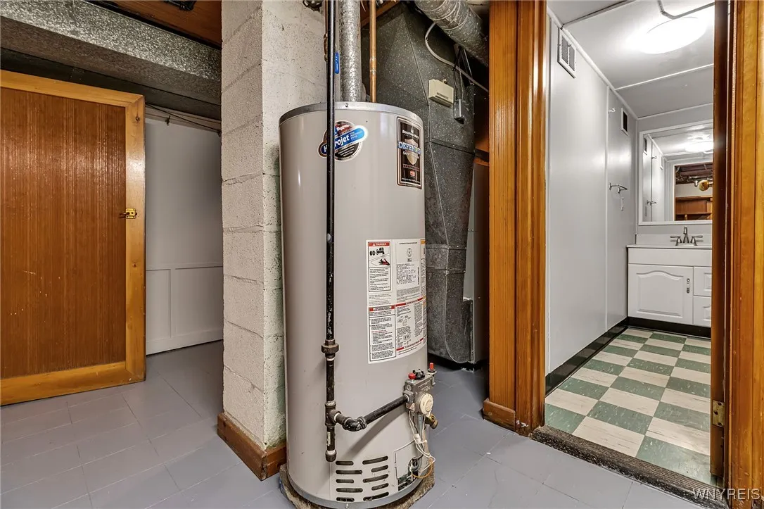 214 Heritage Road, Tonawanda, New York 14150, Tonawanda, New York 14150, 3 Bedrooms Bedrooms, 9 Rooms Rooms,2 BathroomsBathrooms,Residential,For Sale,214 Heritage Road, Tonawanda, New York 14150,0,B1645817