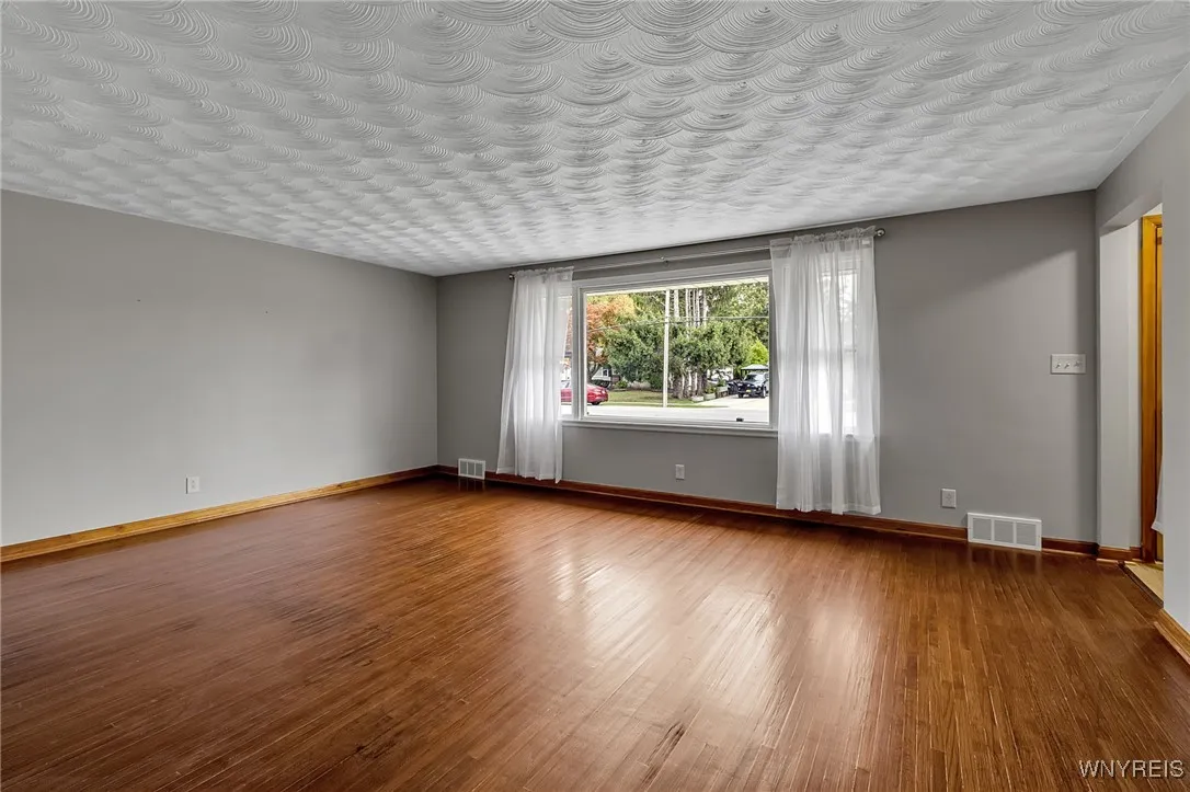 214 Heritage Road, Tonawanda, New York 14150, Tonawanda, New York 14150, 3 Bedrooms Bedrooms, 9 Rooms Rooms,2 BathroomsBathrooms,Residential,For Sale,214 Heritage Road, Tonawanda, New York 14150,0,B1645817