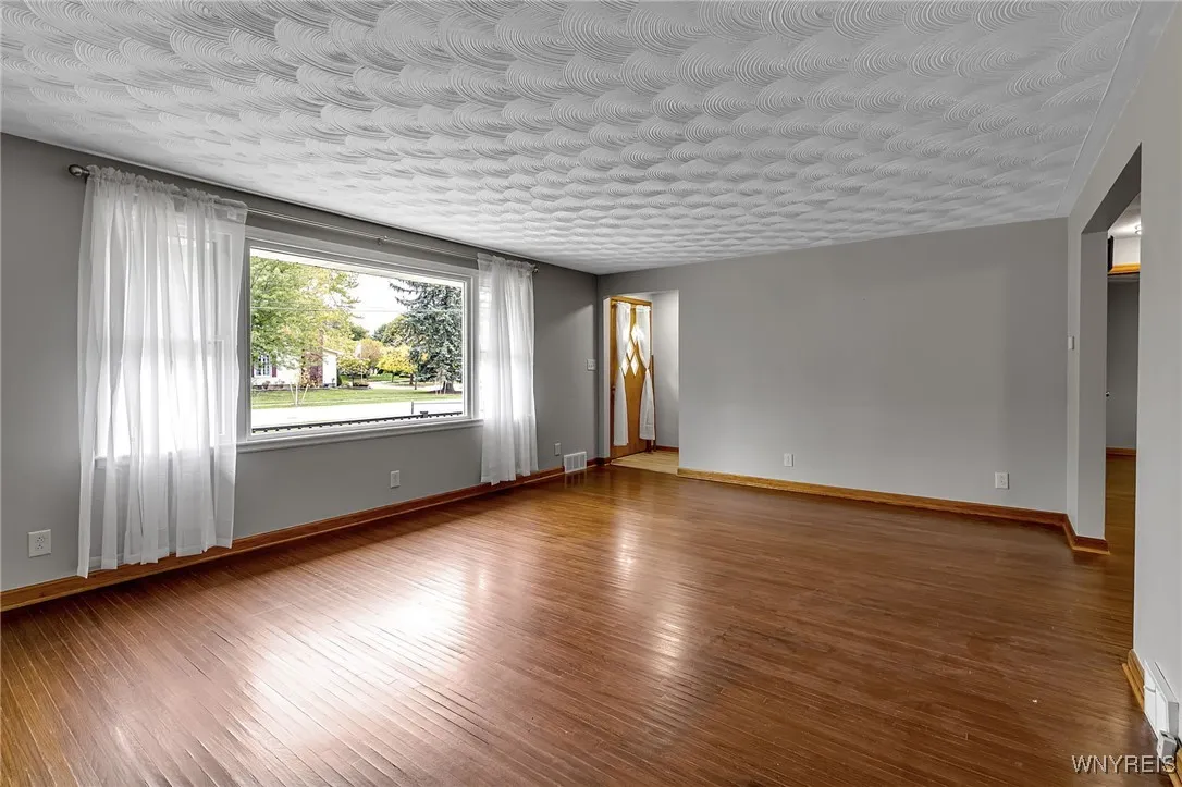 214 Heritage Road, Tonawanda, New York 14150, Tonawanda, New York 14150, 3 Bedrooms Bedrooms, 9 Rooms Rooms,2 BathroomsBathrooms,Residential,For Sale,214 Heritage Road, Tonawanda, New York 14150,0,B1645817