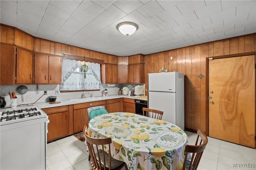 1061 Niagara Street, Buffalo, New York 14213, Buffalo, New York 14213, 3 Bedrooms Bedrooms, 7 Rooms Rooms,1 BathroomBathrooms,Residential,Closed,1061 Niagara Street, Buffalo, New York 14213,0,B1645829