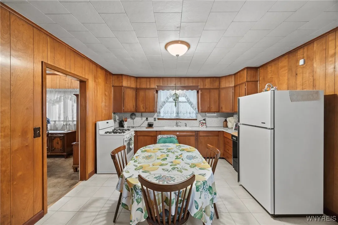 1061 Niagara Street, Buffalo, New York 14213, Buffalo, New York 14213, 3 Bedrooms Bedrooms, 7 Rooms Rooms,1 BathroomBathrooms,Residential,Closed,1061 Niagara Street, Buffalo, New York 14213,0,B1645829