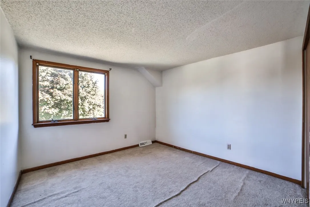 31 John Paul Court, Buffalo, New York 14206, Buffalo, New York 14206, 3 Bedrooms Bedrooms, 6 Rooms Rooms,1 BathroomBathrooms,Residential,For Sale,31 John Paul Court, Buffalo, New York 14206,0,B1645831