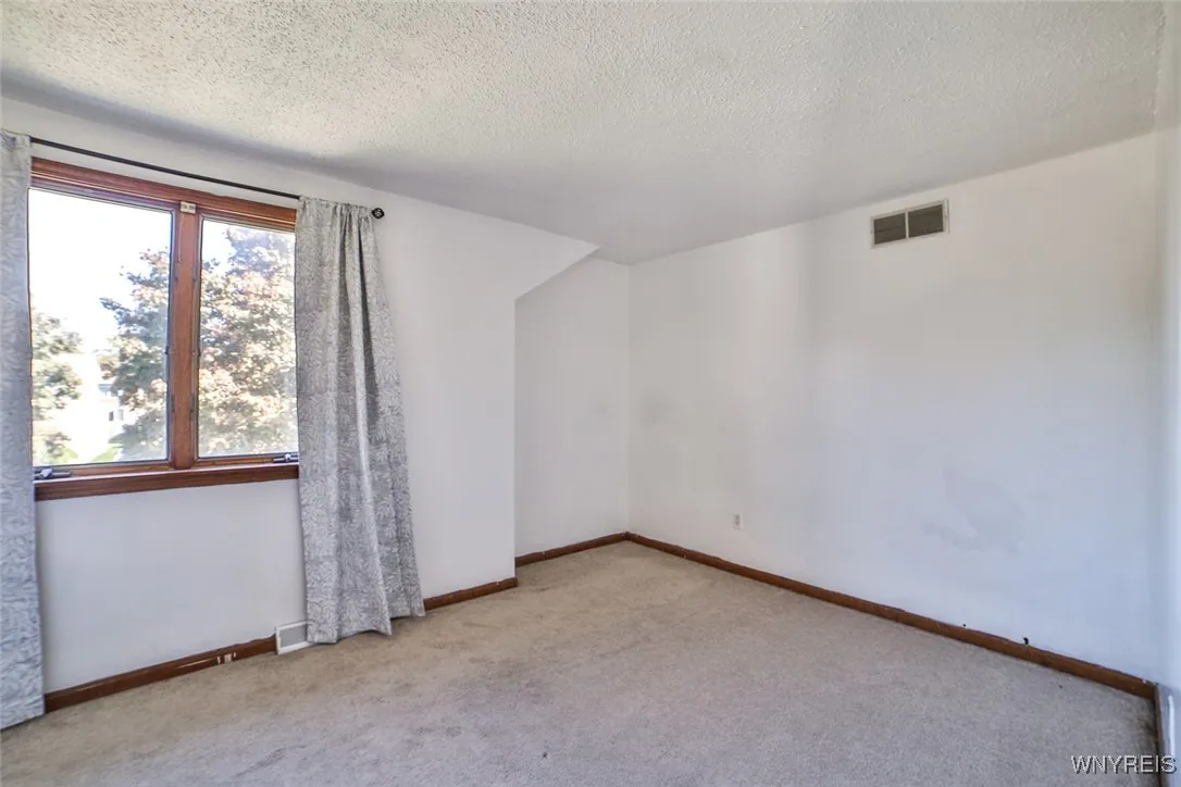 31 John Paul Court, Buffalo, New York 14206, Buffalo, New York 14206, 3 Bedrooms Bedrooms, 6 Rooms Rooms,1 BathroomBathrooms,Residential,For Sale,31 John Paul Court, Buffalo, New York 14206,0,B1645831