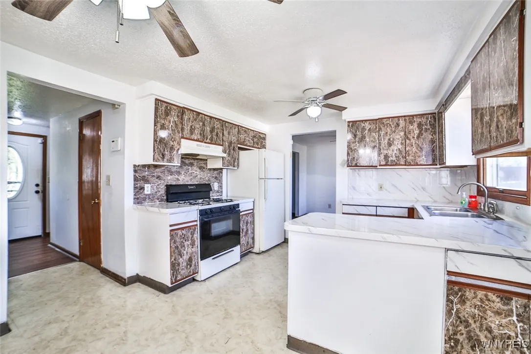 31 John Paul Court, Buffalo, New York 14206, Buffalo, New York 14206, 3 Bedrooms Bedrooms, 6 Rooms Rooms,1 BathroomBathrooms,Residential,For Sale,31 John Paul Court, Buffalo, New York 14206,0,B1645831