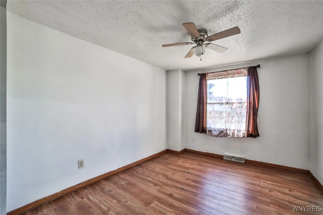 31 John Paul Court, Buffalo, New York 14206, Buffalo, New York 14206, 3 Bedrooms Bedrooms, 6 Rooms Rooms,1 BathroomBathrooms,Residential,For Sale,31 John Paul Court, Buffalo, New York 14206,0,B1645831