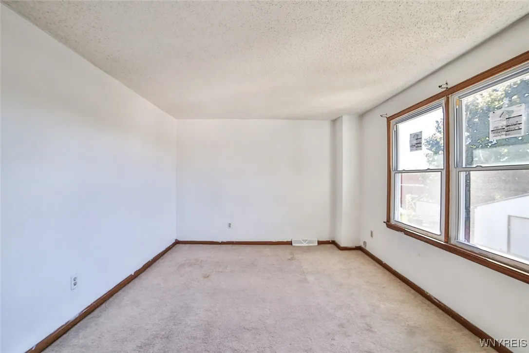 31 John Paul Court, Buffalo, New York 14206, Buffalo, New York 14206, 3 Bedrooms Bedrooms, 6 Rooms Rooms,1 BathroomBathrooms,Residential,For Sale,31 John Paul Court, Buffalo, New York 14206,0,B1645831