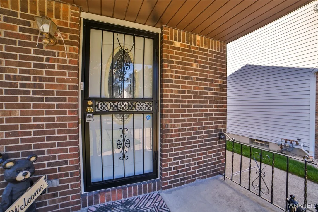 31 John Paul Court, Buffalo, New York 14206, Buffalo, New York 14206, 3 Bedrooms Bedrooms, 6 Rooms Rooms,1 BathroomBathrooms,Residential,For Sale,31 John Paul Court, Buffalo, New York 14206,0,B1645831