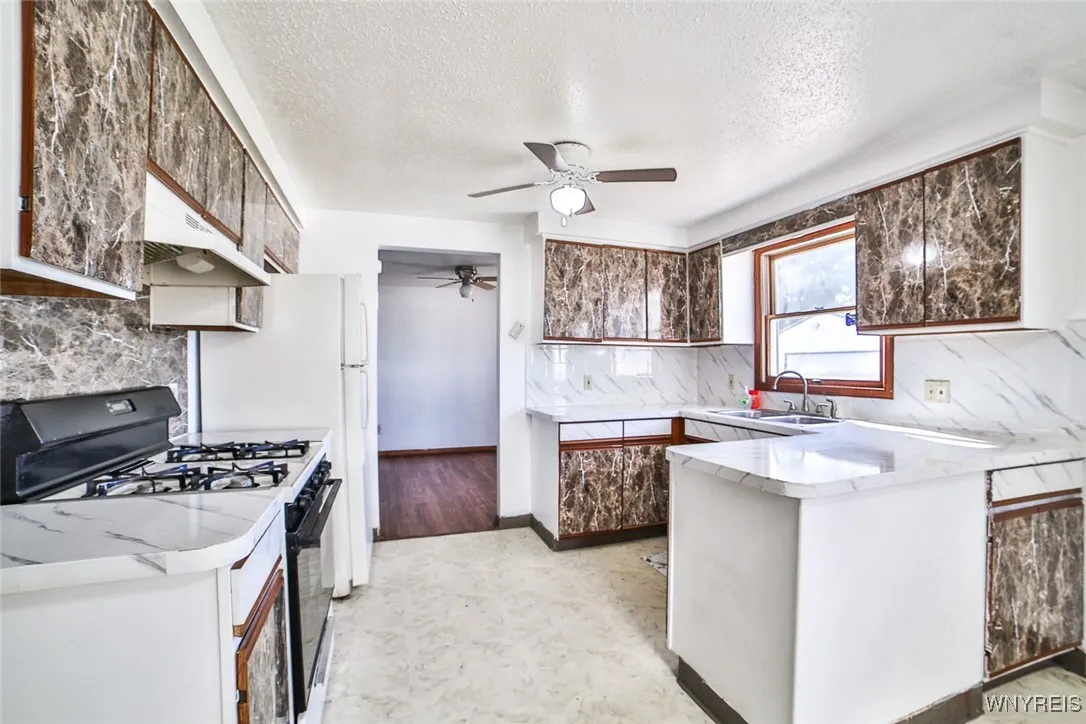 31 John Paul Court, Buffalo, New York 14206, Buffalo, New York 14206, 3 Bedrooms Bedrooms, 6 Rooms Rooms,1 BathroomBathrooms,Residential,For Sale,31 John Paul Court, Buffalo, New York 14206,0,B1645831