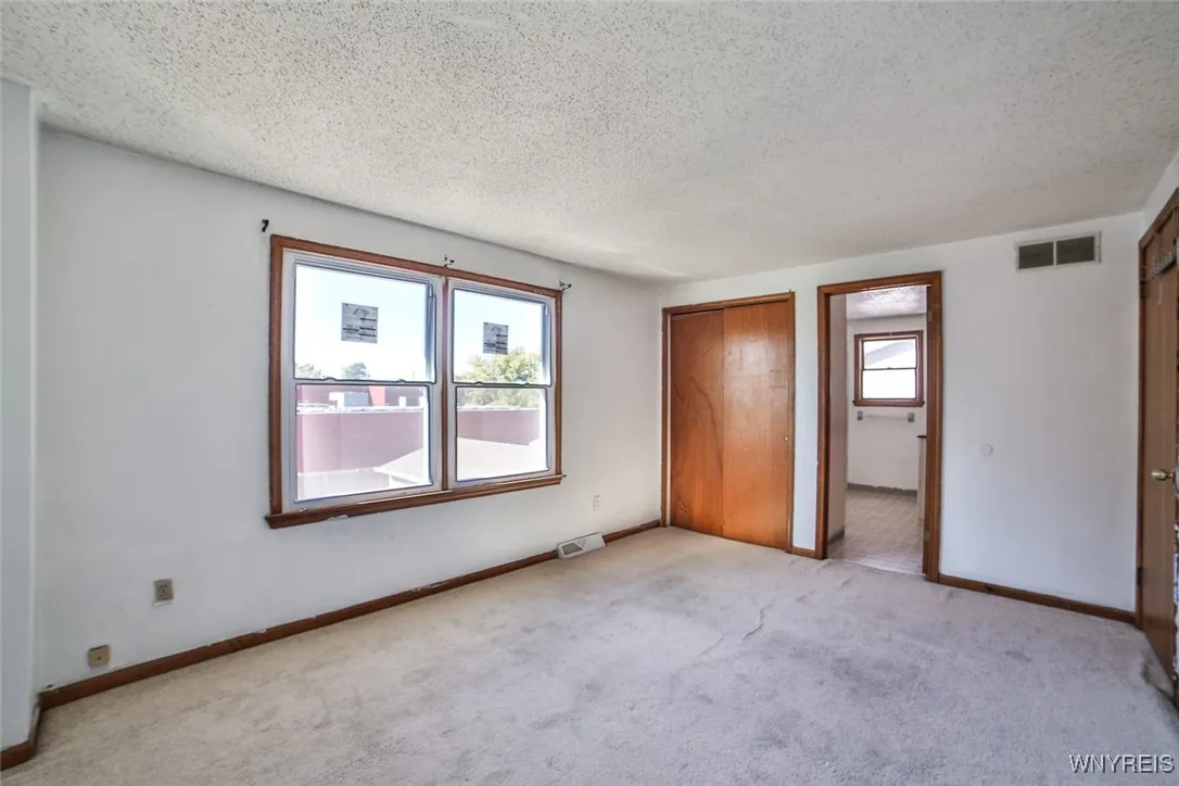 31 John Paul Court, Buffalo, New York 14206, Buffalo, New York 14206, 3 Bedrooms Bedrooms, 6 Rooms Rooms,1 BathroomBathrooms,Residential,For Sale,31 John Paul Court, Buffalo, New York 14206,0,B1645831