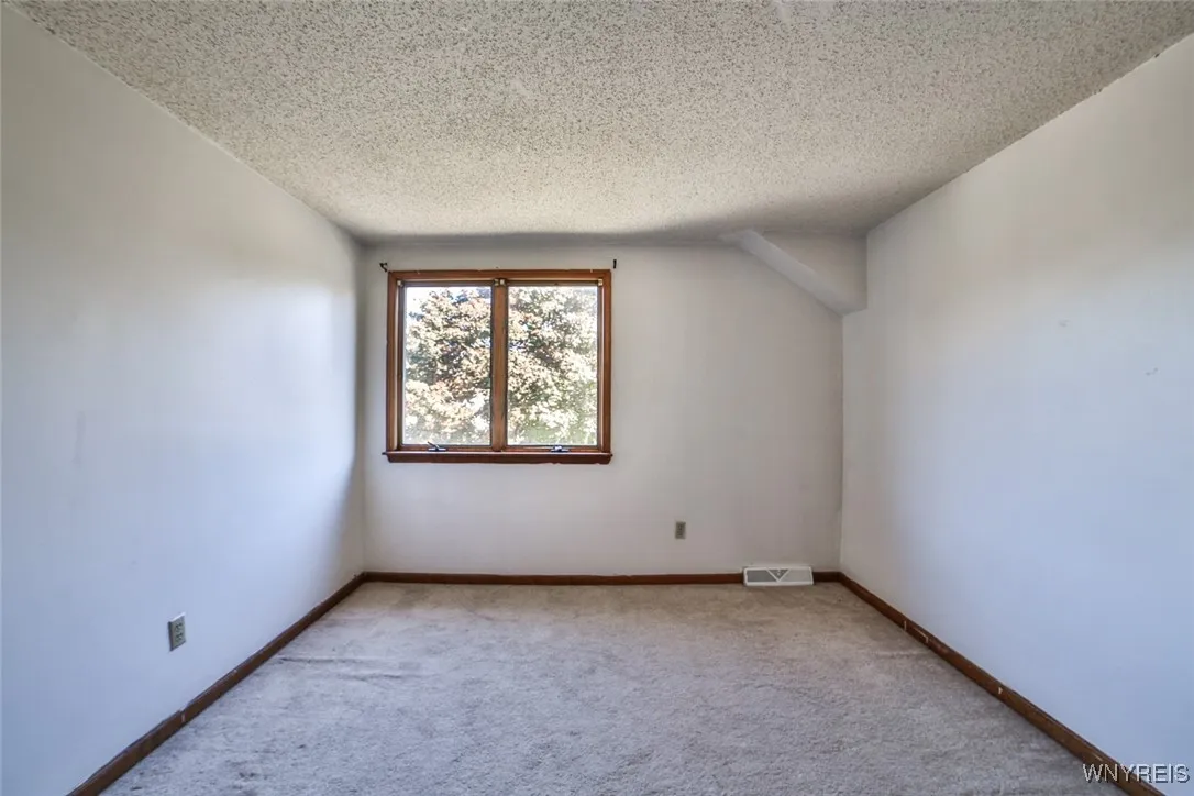 31 John Paul Court, Buffalo, New York 14206, Buffalo, New York 14206, 3 Bedrooms Bedrooms, 6 Rooms Rooms,1 BathroomBathrooms,Residential,For Sale,31 John Paul Court, Buffalo, New York 14206,0,B1645831