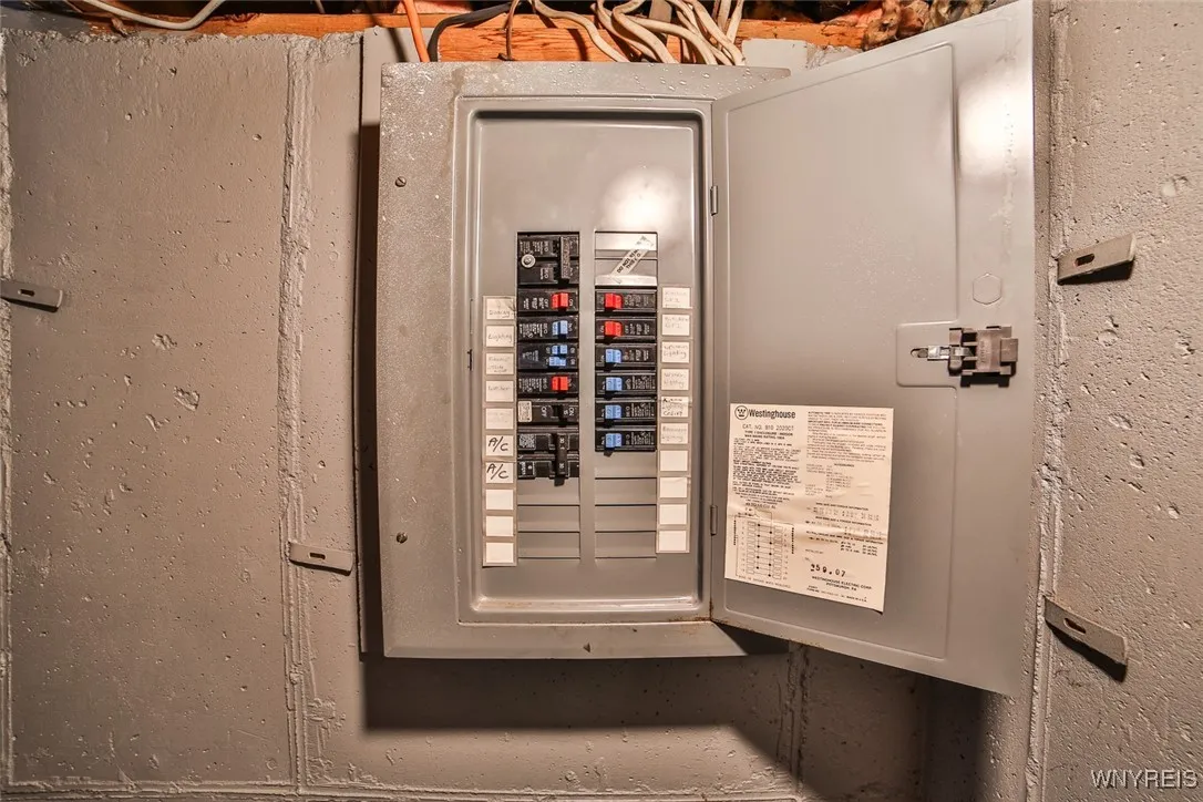 31 John Paul Court, Buffalo, New York 14206, Buffalo, New York 14206, 3 Bedrooms Bedrooms, 6 Rooms Rooms,1 BathroomBathrooms,Residential,For Sale,31 John Paul Court, Buffalo, New York 14206,0,B1645831