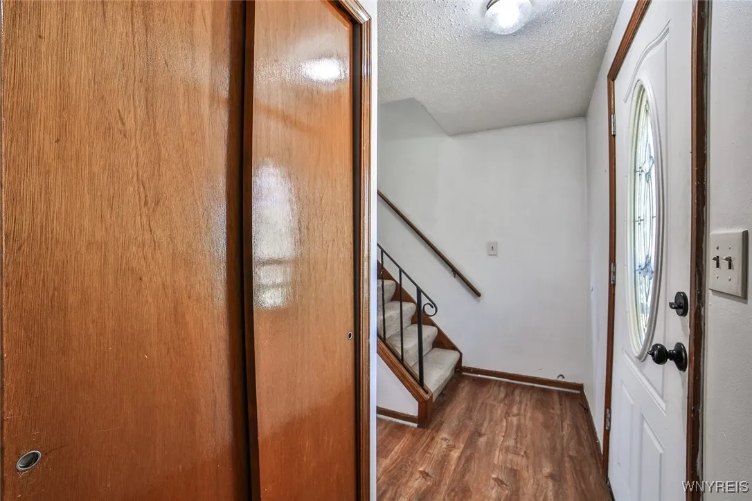 31 John Paul Court, Buffalo, New York 14206, Buffalo, New York 14206, 3 Bedrooms Bedrooms, 6 Rooms Rooms,1 BathroomBathrooms,Residential,For Sale,31 John Paul Court, Buffalo, New York 14206,0,B1645831