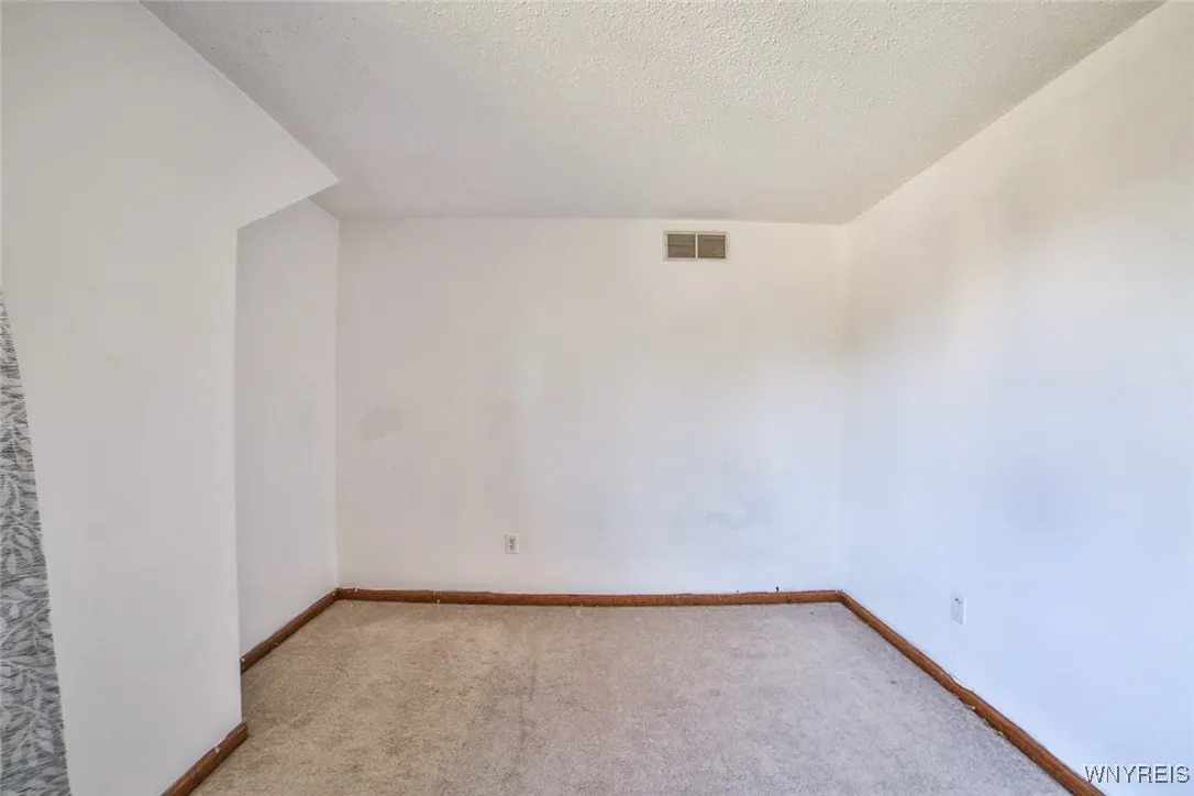 31 John Paul Court, Buffalo, New York 14206, Buffalo, New York 14206, 3 Bedrooms Bedrooms, 6 Rooms Rooms,1 BathroomBathrooms,Residential,For Sale,31 John Paul Court, Buffalo, New York 14206,0,B1645831