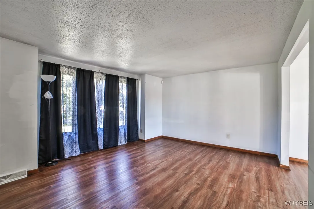 31 John Paul Court, Buffalo, New York 14206, Buffalo, New York 14206, 3 Bedrooms Bedrooms, 6 Rooms Rooms,1 BathroomBathrooms,Residential,For Sale,31 John Paul Court, Buffalo, New York 14206,0,B1645831