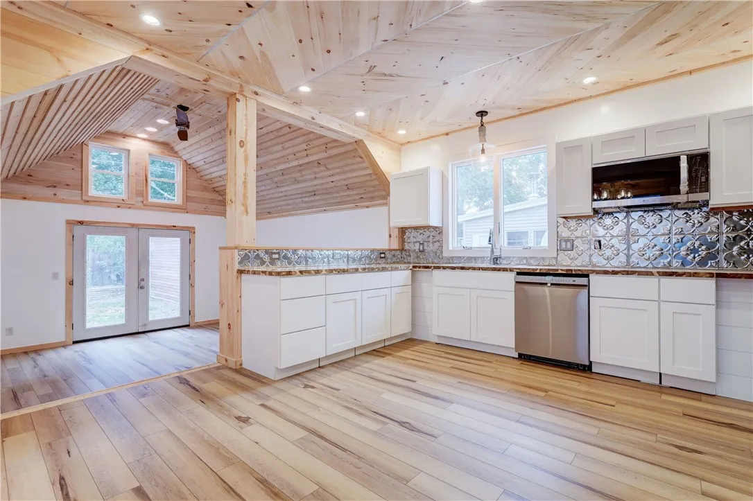 413 Caroline Street, Rochester, New York 14620, Rochester, New York 14620, 3 Bedrooms Bedrooms, 9 Rooms Rooms,3 BathroomsBathrooms,Residential Lease,For Rent,413 Caroline Street, Rochester, New York 14620,0,R1645835