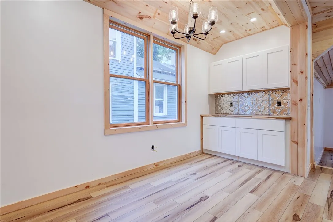 413 Caroline Street, Rochester, New York 14620, Rochester, New York 14620, 3 Bedrooms Bedrooms, 9 Rooms Rooms,3 BathroomsBathrooms,Residential Lease,For Rent,413 Caroline Street, Rochester, New York 14620,0,R1645835