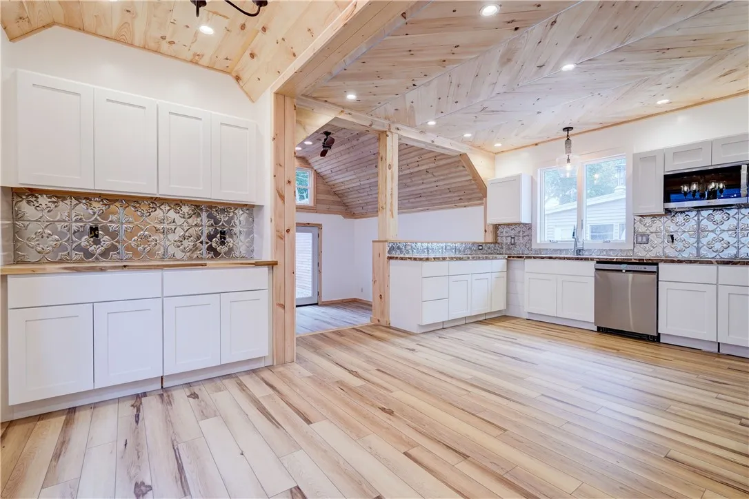 413 Caroline Street, Rochester, New York 14620, Rochester, New York 14620, 3 Bedrooms Bedrooms, 9 Rooms Rooms,3 BathroomsBathrooms,Residential Lease,For Rent,413 Caroline Street, Rochester, New York 14620,0,R1645835