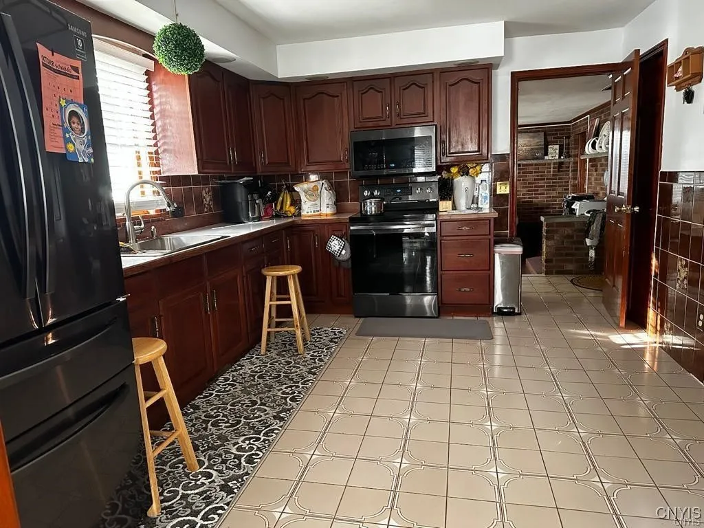 200 Drexler Street, Salina, New York 13088, Salina, New York 13088, 3 Bedrooms Bedrooms, 7 Rooms Rooms,2 BathroomsBathrooms,Residential,For Sale,200 Drexler Street, Salina, New York 13088,0,S1645837