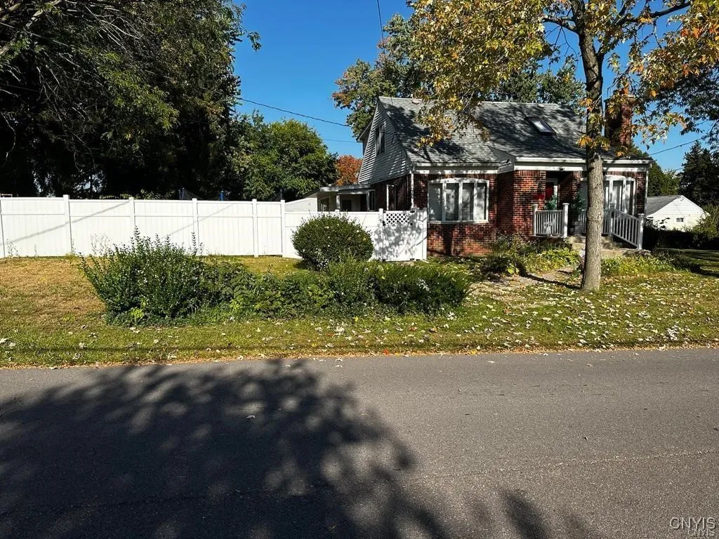 200 Drexler Street, Salina, New York 13088, Salina, New York 13088, 3 Bedrooms Bedrooms, 7 Rooms Rooms,2 BathroomsBathrooms,Residential,For Sale,200 Drexler Street, Salina, New York 13088,0,S1645837