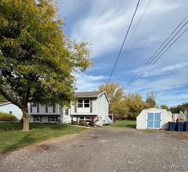Wide driveway allows for easy parking.
