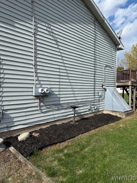 Bilco doors allow exterior access to the 
lower unit.